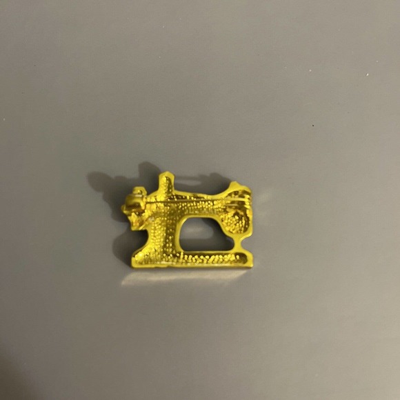 Gold Tone Black Enamel Sewing Machine Brooch Pin Jewelry - Picture 2 of 3